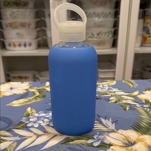 bkr Blue Glass Bottle with Blue Silicone Sleeve and Frosted Loop Cap
